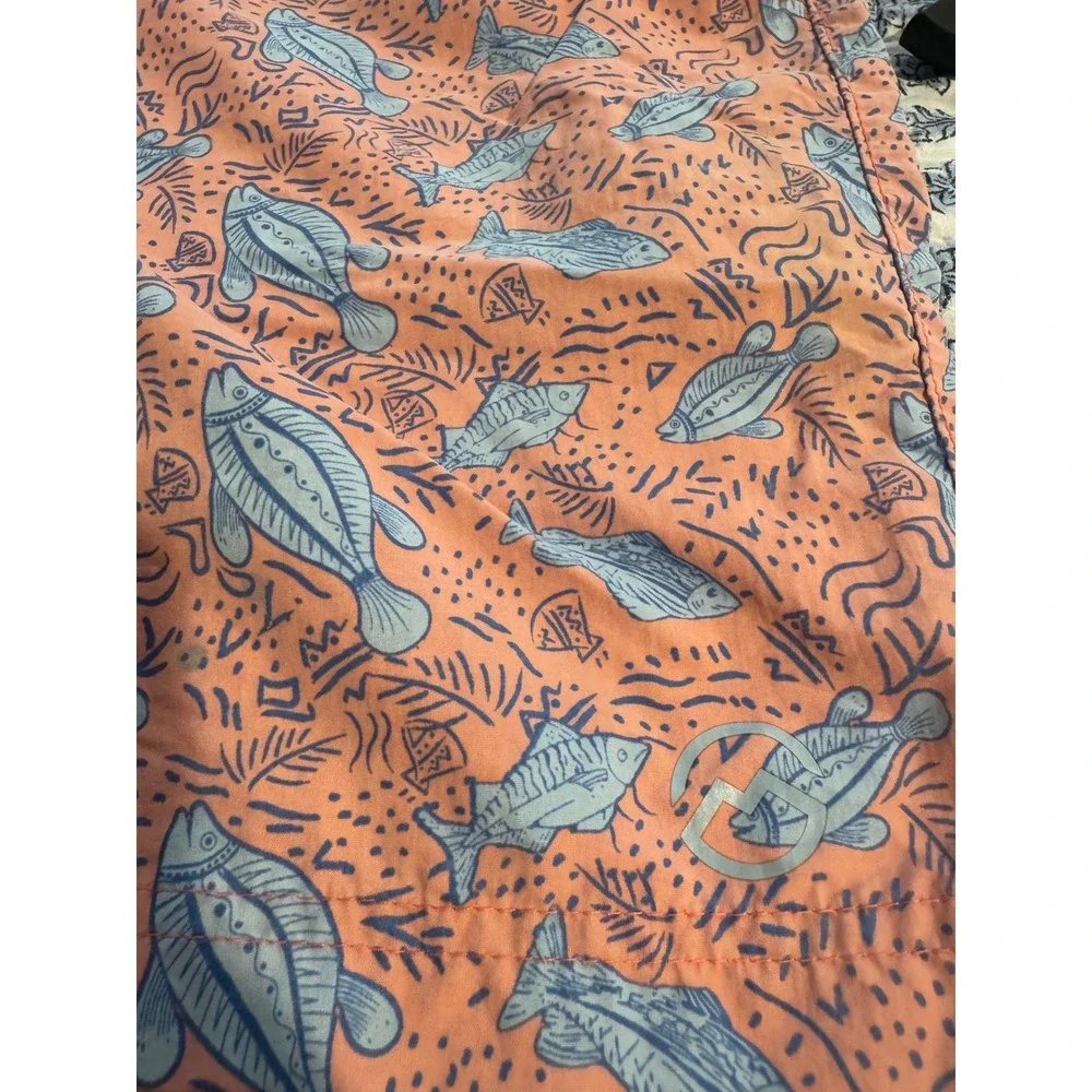 Magellan Outdoors Mens Salmon Pink Fish Print Swim Trunks linerless Large. EUC
